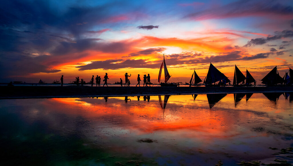 Paraw Sailing at Sunset, Things to Do in Boracay - World Pinoy Flights Blog