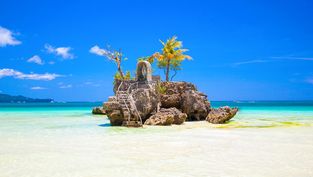 Willy's Rock, Things to Do in Boracay - World Pinoy Flights Blog