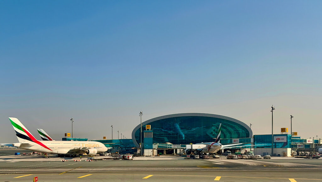 A panoramic view of the Emirates fleet at Dubai International Airport, a major hub frequently compared in the Qatar Airways vs Emirates travel debate.