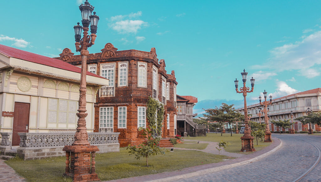 A picturesque heritage site at Las Casas Filipinas de Acuzar, showing restored Spanish-colonial brick houses and ornate lamp posts, a popular choice for cultural day trips from Manila.