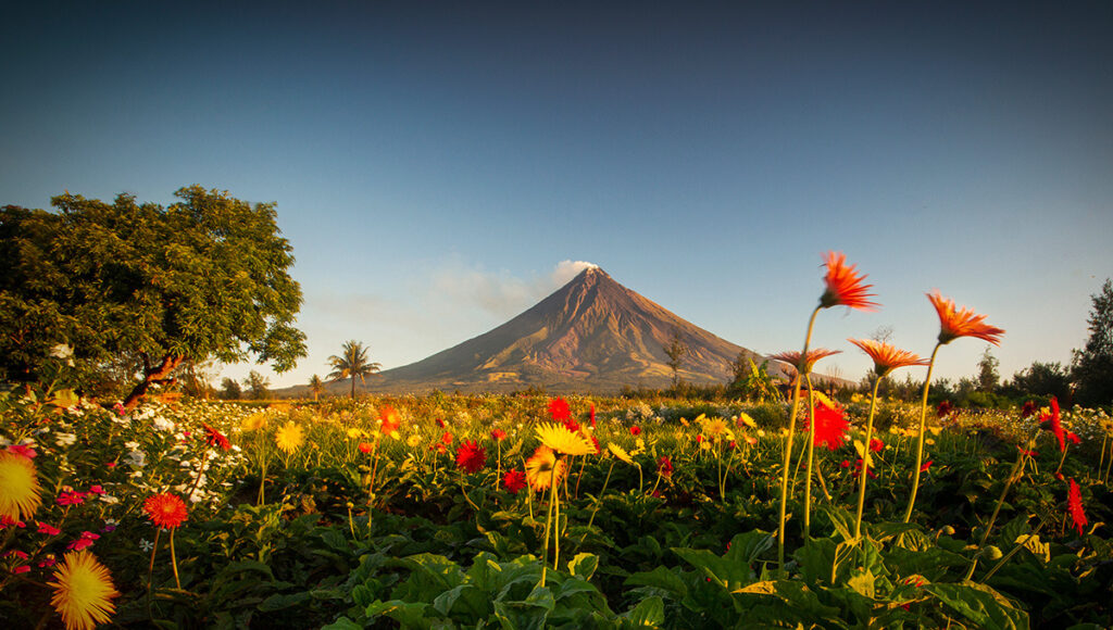 Mayon Volcano,Things to do in Philippines - World Pinoy Flights Blog